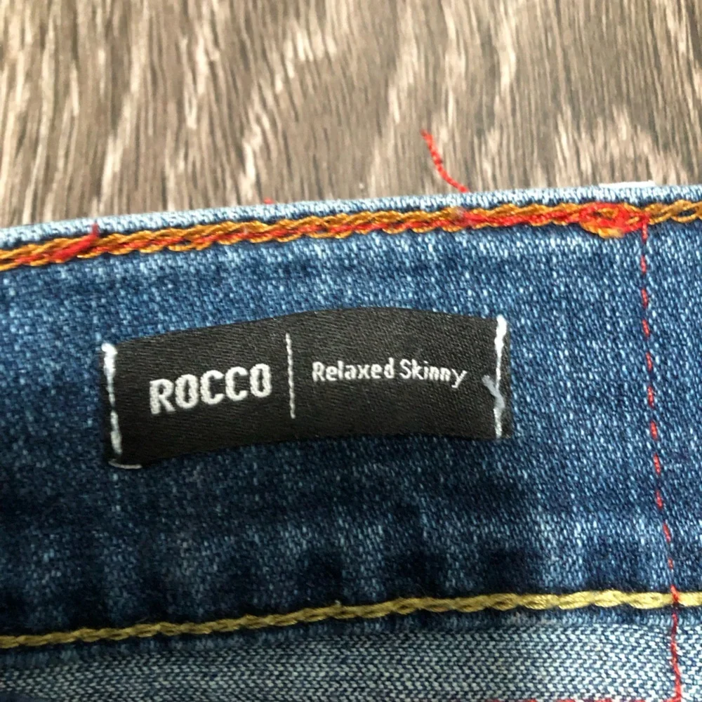 True Religion Rocco Relaxed Skinny Jeans Mens Size 34 Blue Medium Wash Stitch
